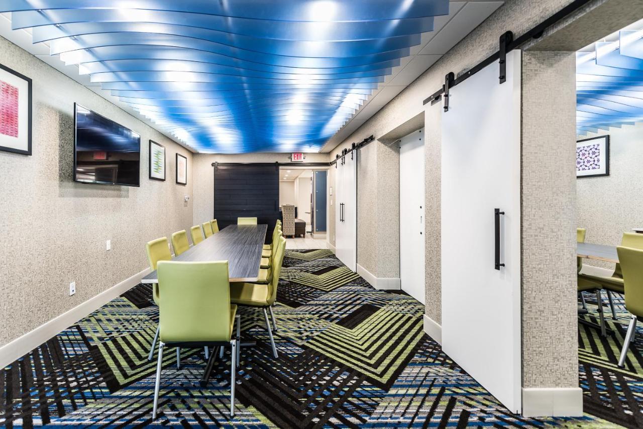 Holiday Inn Express Flint-Campus Area By Ihg Dış mekan fotoğraf