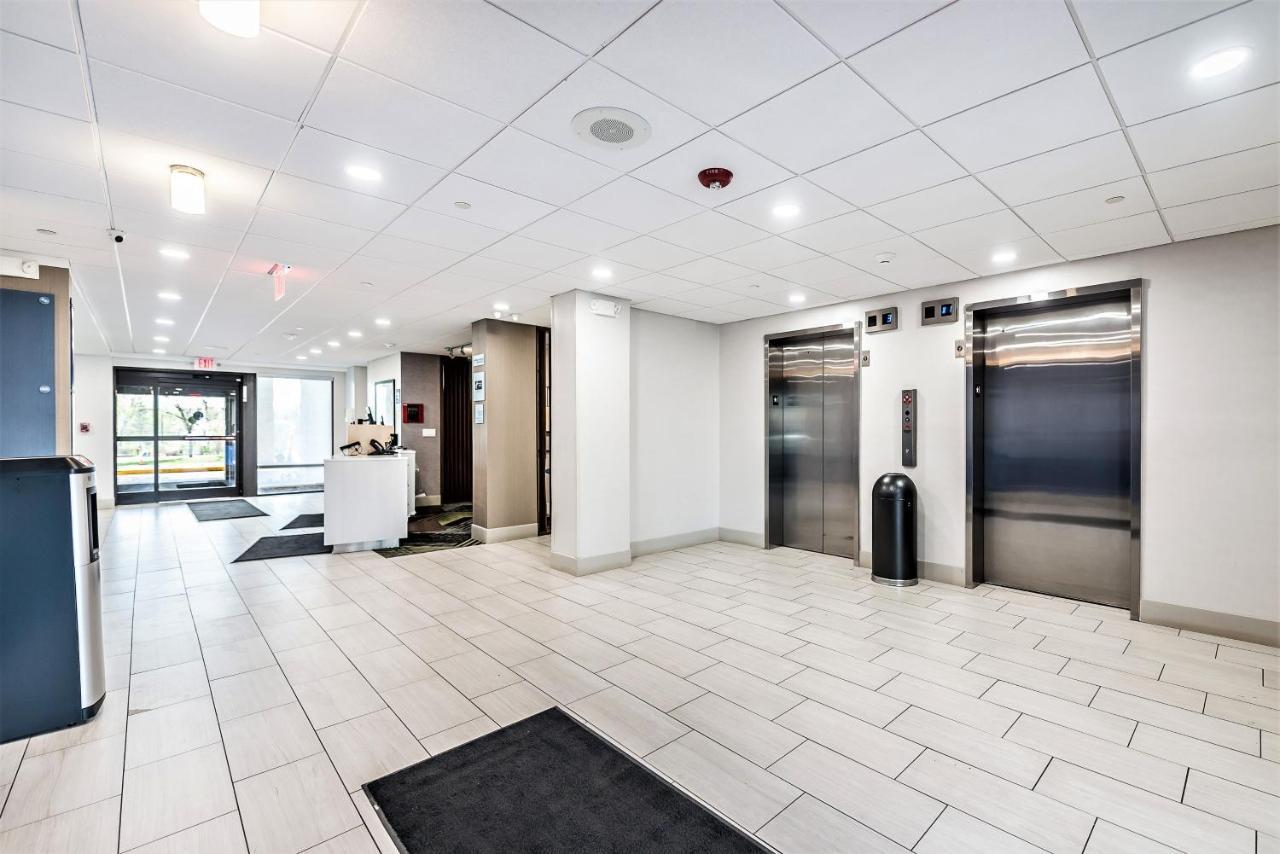 Holiday Inn Express Flint-Campus Area By Ihg Dış mekan fotoğraf