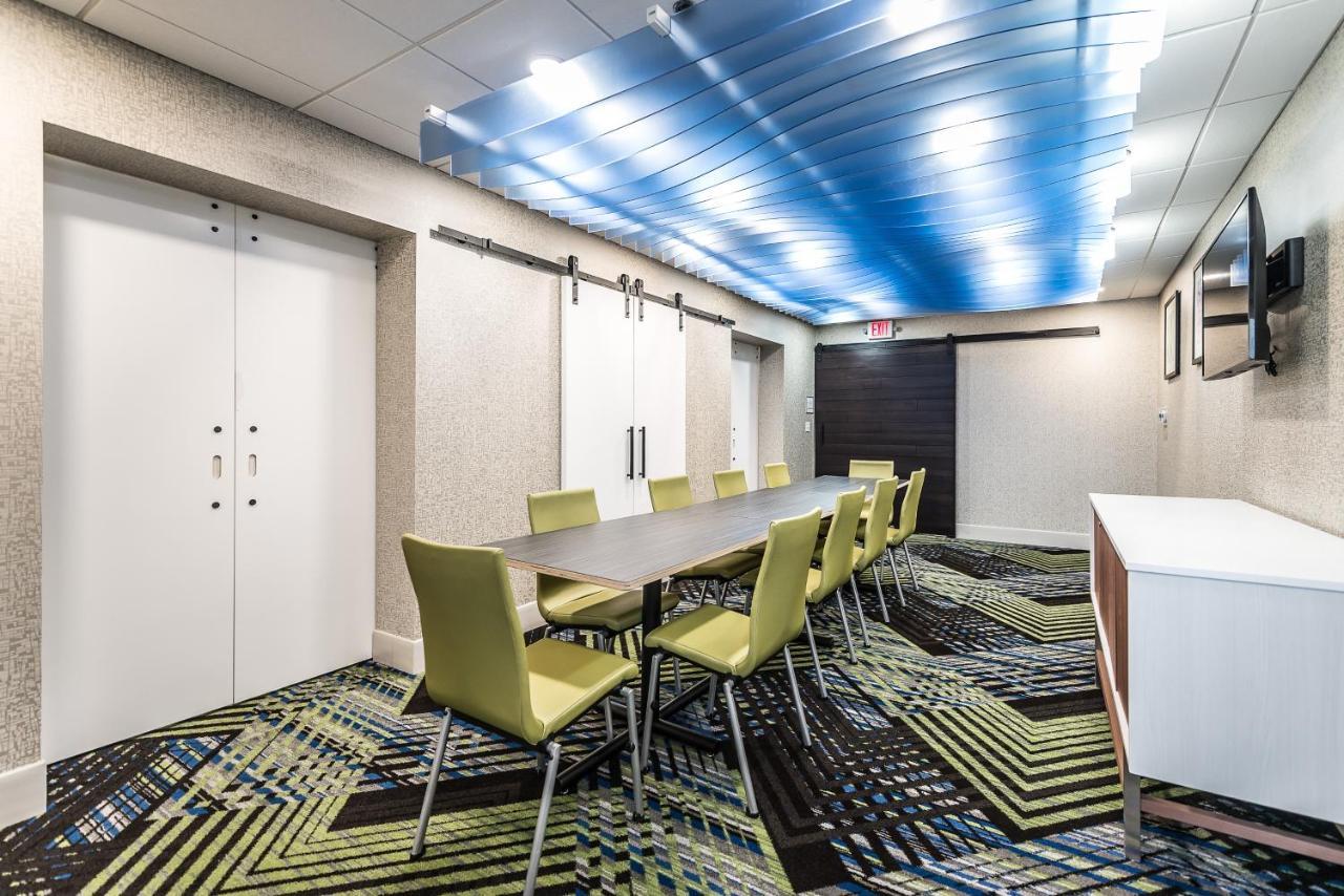 Holiday Inn Express Flint-Campus Area By Ihg Dış mekan fotoğraf