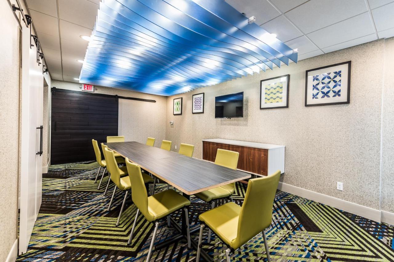Holiday Inn Express Flint-Campus Area By Ihg Dış mekan fotoğraf