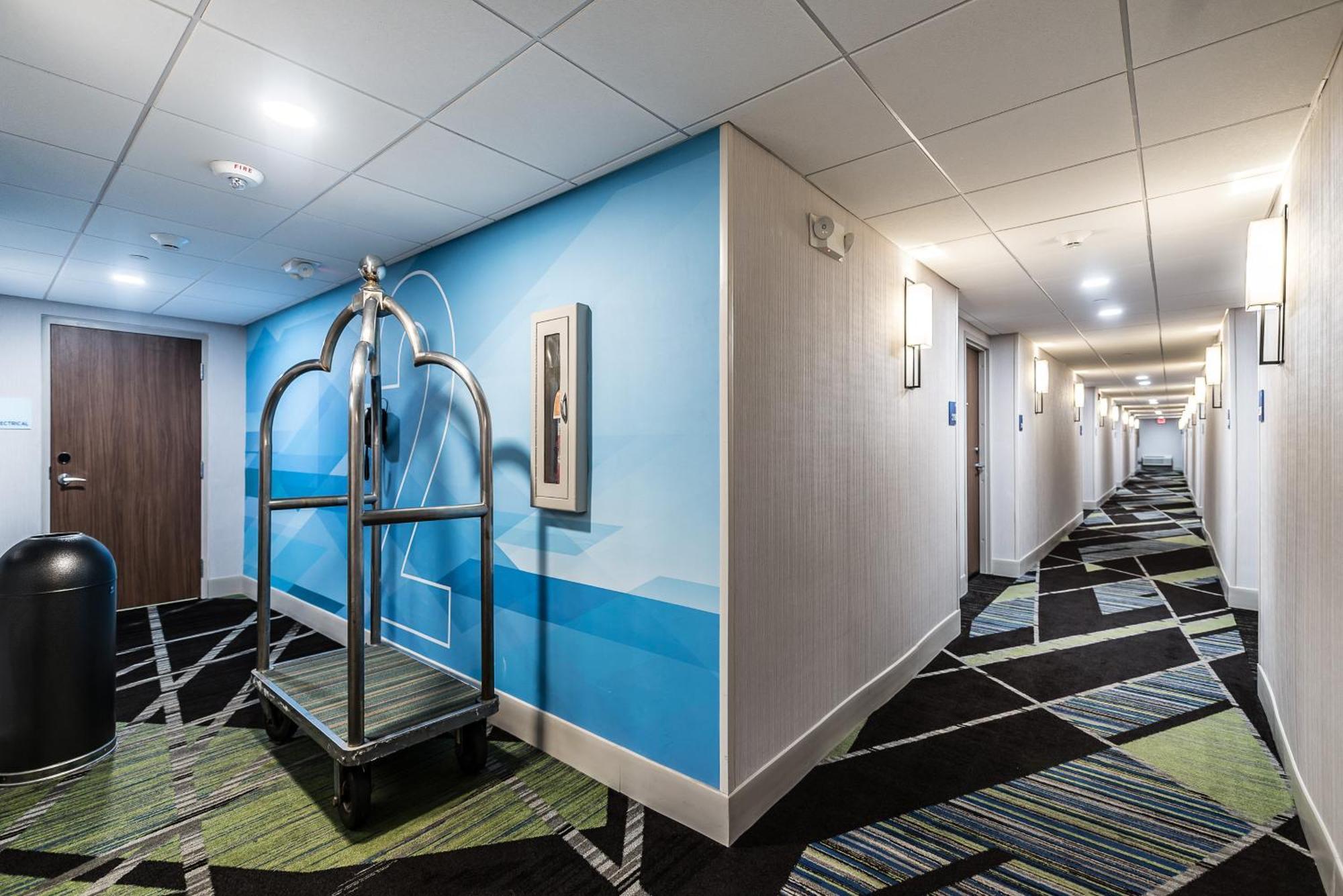 Holiday Inn Express Flint-Campus Area By Ihg Dış mekan fotoğraf