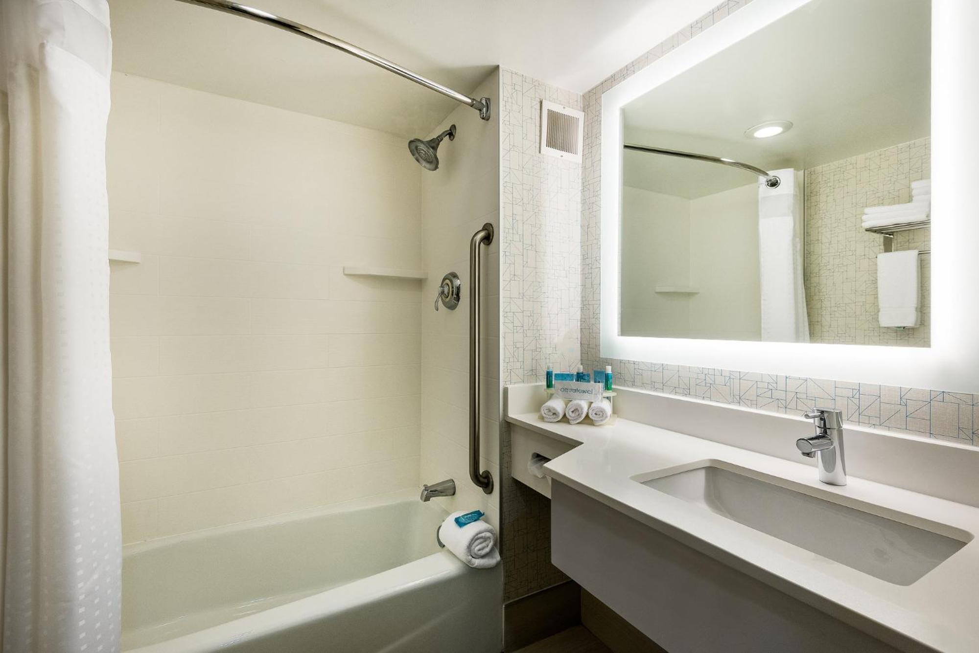 Holiday Inn Express Flint-Campus Area By Ihg Dış mekan fotoğraf